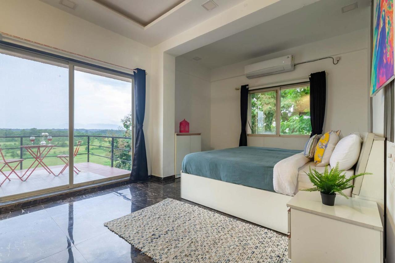 Stayvista'S Vine & Splash - Riverside Villa With An Infinity Pool And Indoor Games Karjat Exterior photo