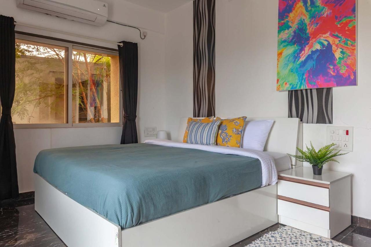 Stayvista'S Vine & Splash - Riverside Villa With An Infinity Pool And Indoor Games Karjat Exterior photo