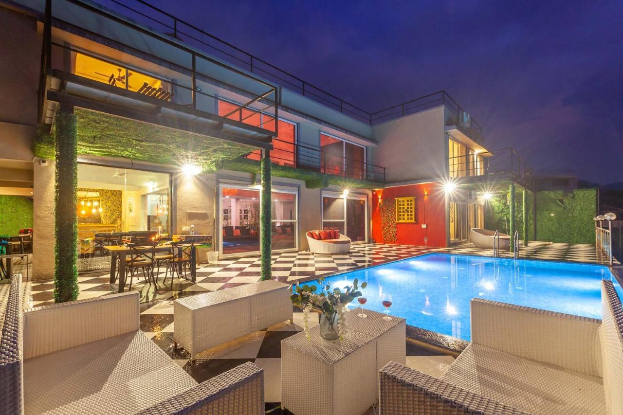 Stayvista'S Vine & Splash - Riverside Villa With An Infinity Pool And Indoor Games Karjat Exterior photo