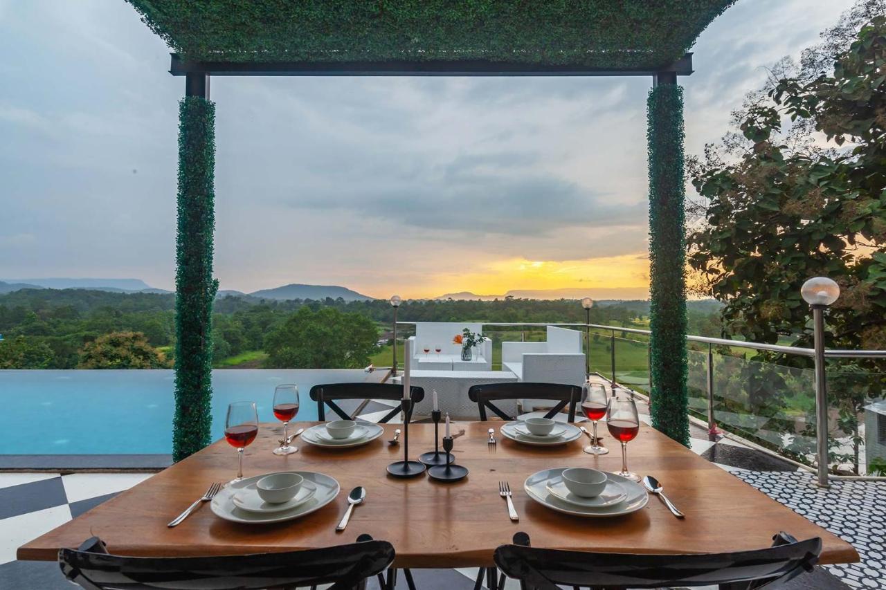 Stayvista'S Vine & Splash - Riverside Villa With An Infinity Pool And Indoor Games Karjat Exterior photo